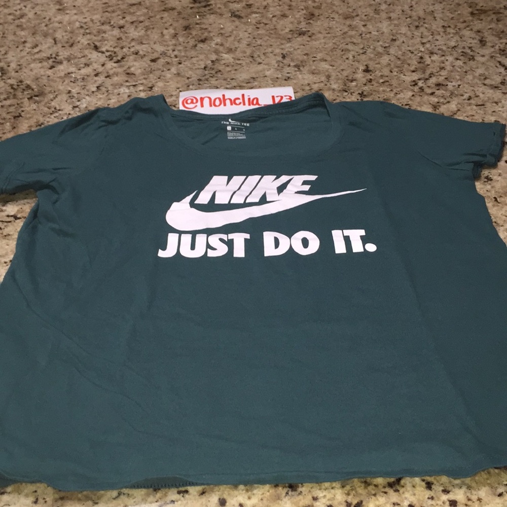 Nike tee